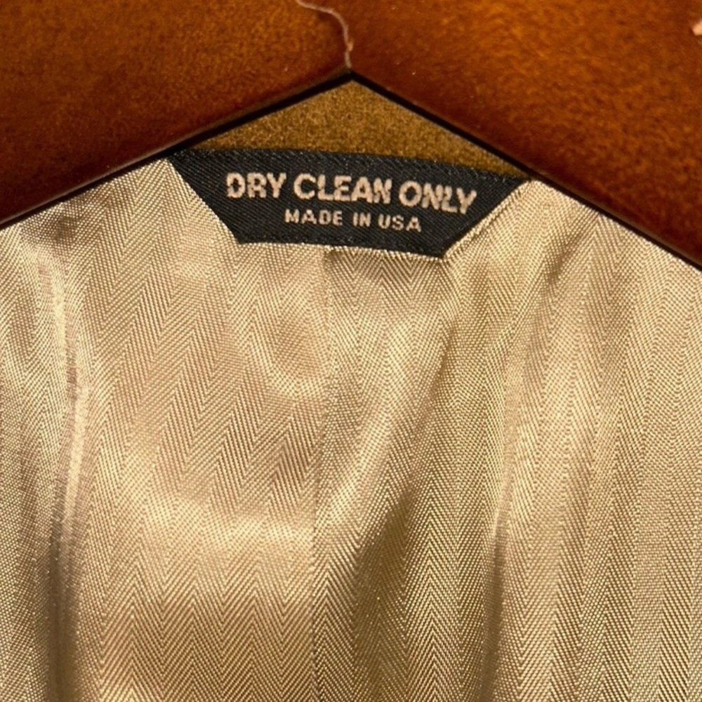 Elegant Tan Men's Blazer - Picture 7 of 13